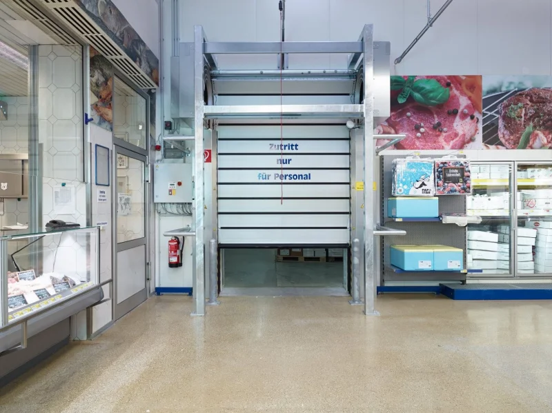 Portão para áreas refrigeradas